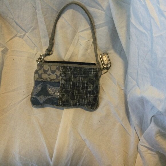 Coach Poppy Patchwork Blue/Gray Wristlet - Picture 1 of 2